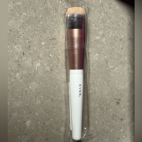 Valentino & Ever Makeup Beauty Bundle - Picture 7 of 7